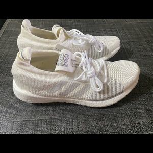 WOMENS 8 1/2 PULSE BOOST HD ADIDAS RUNNING SHOES